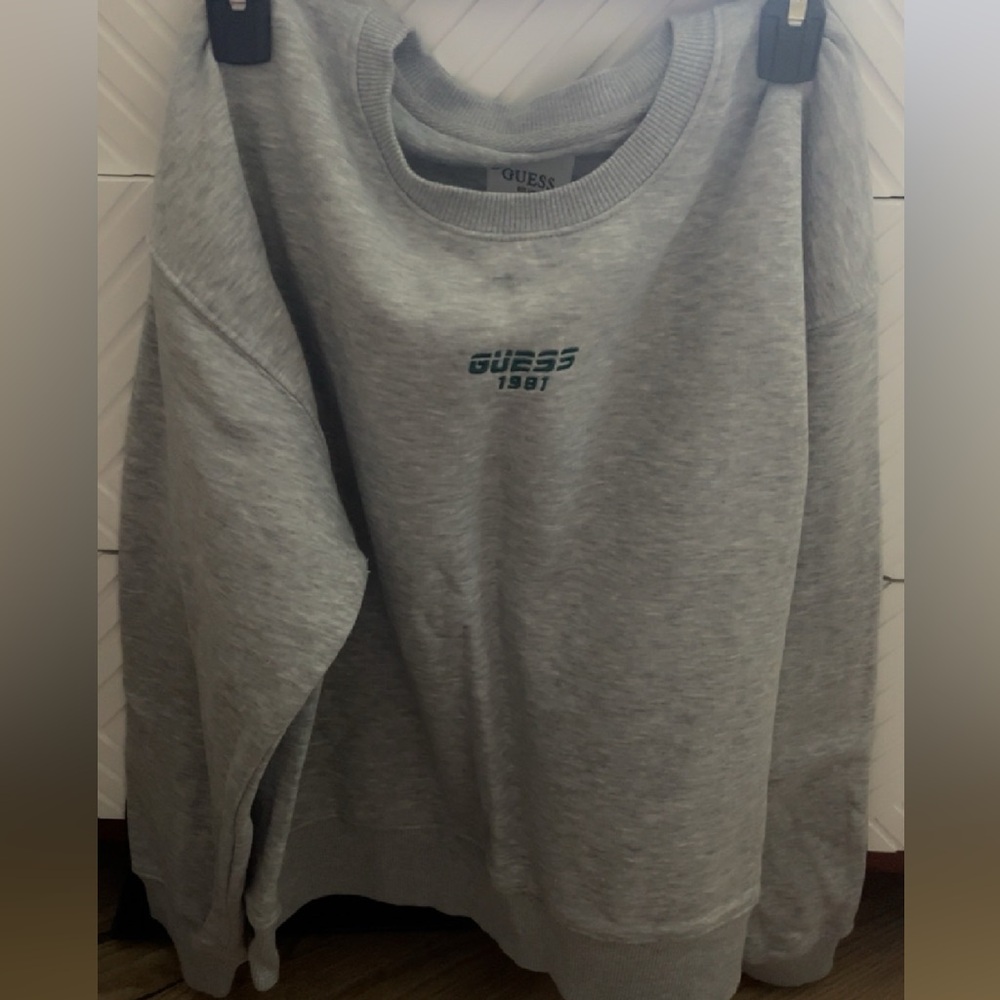 GUESS sweatshirt